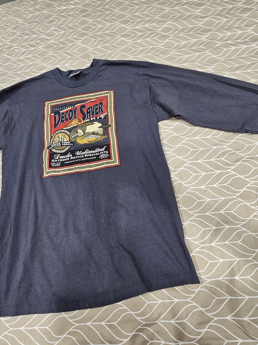 The Marathon Clothing Gray Long Sleeve Graphic Tee with Vintage Duck Print